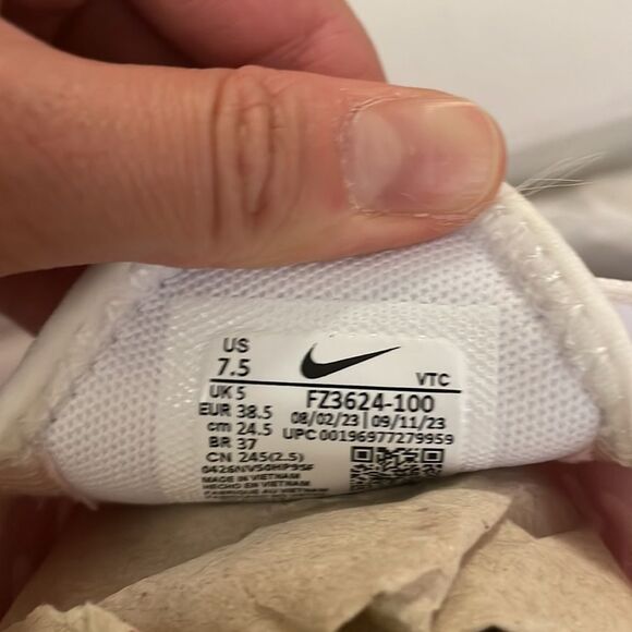 Nike Air Max 270 White Bright Crimson US Women Size 7.5/UK 5/EU 38.5(FZ3624-100) - Picture 10 of 12